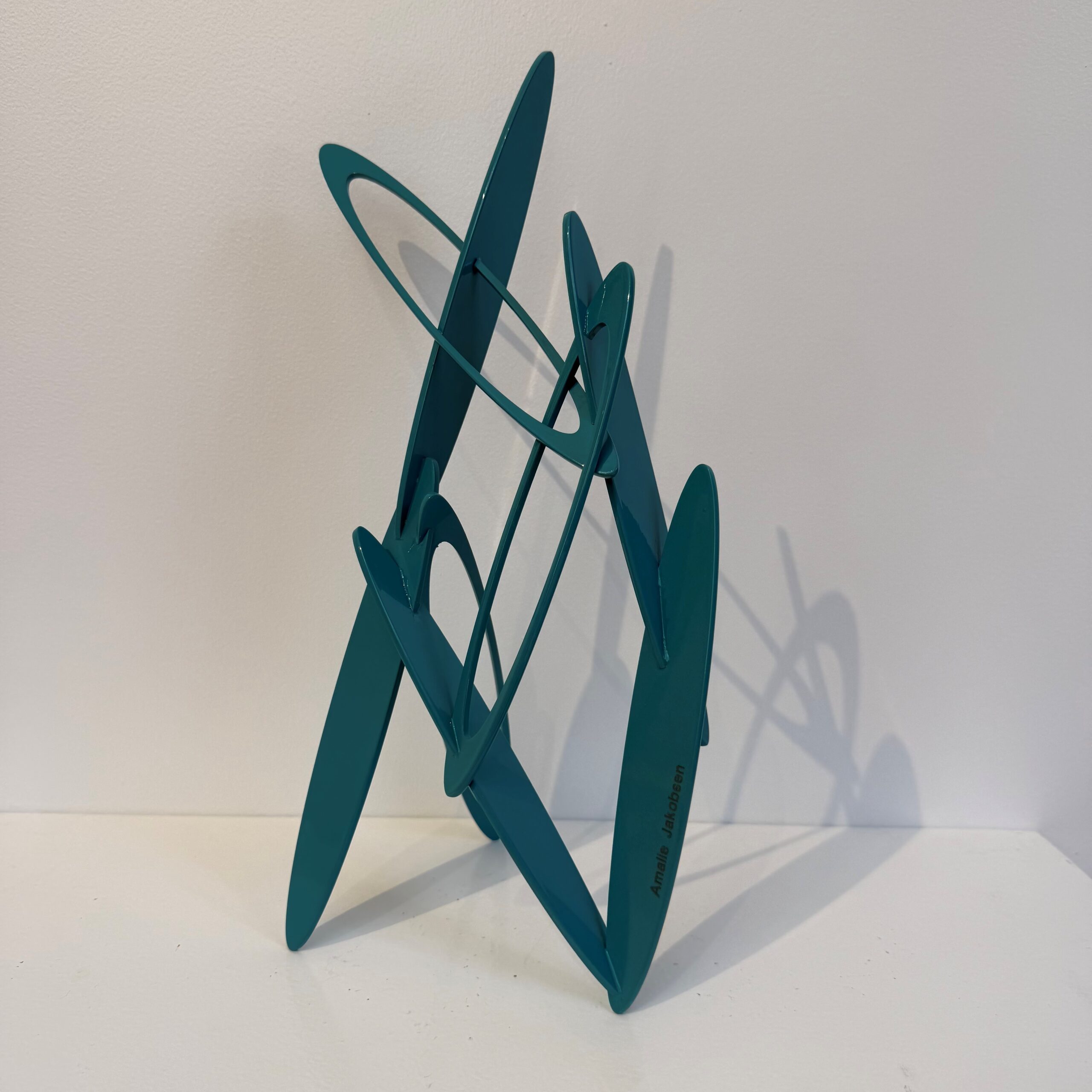 Amalie Jakobsen: “Osculating Orbit (turkis)”